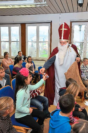 Besuch vom echten Nikolaus erhielten die CVJM-Kinder beim Erlebnistag im Brenzhaus.  Foto: CVJM Foto: Schwarzwälder-Bote