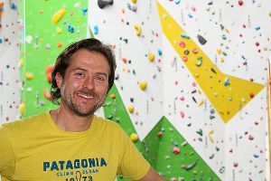 Fabian Lehmann leitet das Rottweiler Kletterzentrum K5 – noch lieber erklimmt er aber echte Berge. Foto: Parage