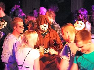 Die Halloween-Party der Narrenfreunde in der Festhalle war ein ausgelassenes Stelldichein schauriger Gestalten.  Foto: Stocker Foto: Schwarzwälder-Bote