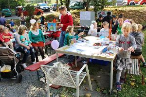 Die Kinder tollen beim Straßenfest von einer Spielstation zur nächsten Foto: Schmidt Foto: Schwarzwälder-Bote