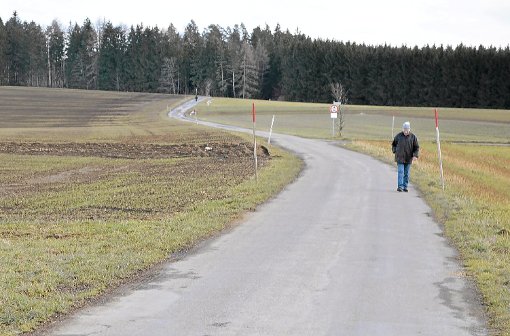 Der hintere Bereich des Lackendorfer Wegs kann auf einer Länge von 85 Metern durch die Flurneuordnung in Dunningen mit wenig Geld aus der Gemeindekasse saniert werden. Foto: Herzog Foto: Schwarzwälder-Bote