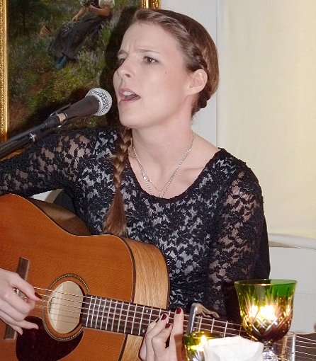 Die Gutacher Liedermacherin Cindy Blum serviert ihr Märchen Und du singst ewig mein Wald. Foto: Archiv Foto: Schwarzwälder-Bote