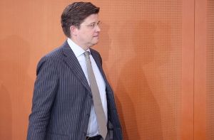 Ex-Staatsminister Eckart von Klaeden will trotz seines Wechsels zu Daimler im CDU-Präsidium bleiben. Foto: dpa