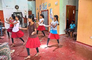 Das Tanzen bietet einigen Kindern eine Perspektive, um Geld zu verdienen. Foto: Bierlmeier Foto: Schwarzwälder-Bote