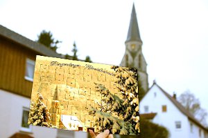 Mit dem ersten Rangendinger Adventskalender des Musikvereins können bis Weihnachten insgesamt 60 Preise gewonnen werden.  Foto: Beiter Foto: Schwarzwälder-Bote