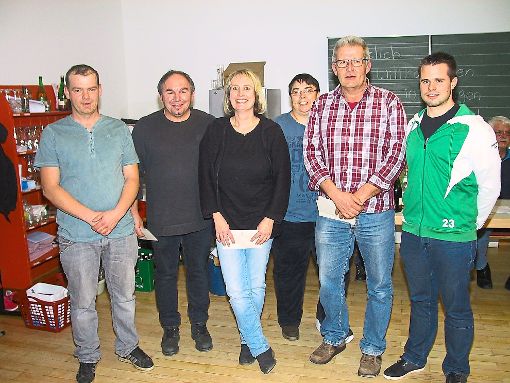 Die glücklichen Gewinner (von links): Harald Eppler, Jörg Haug, Susi Bauser, Silke Keck, Jürgen Weckenmann und Kai-Uwe Schwarz.   Foto: May Foto: Schwarzwälder-Bote