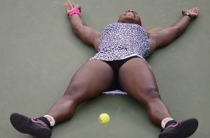 Komplett überwältigt: Serena Williams gewinnt zum sechsten Mal die US Open. Foto: dpa