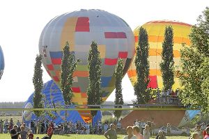 Die gleichzeitigen Ballonstarts von vielen Mannschaften gehören mit zu den Höhepunkten beim internationalen Ballonfestival in Bad Dürrheim. Dieses Mal beteiligen sich 45 Ballonfahrer-Teams. Foto: Ballonfestival Foto: Schwarzwälder-Bote