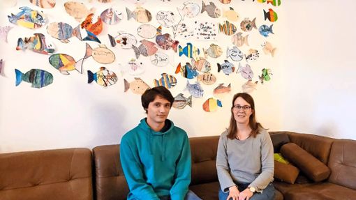 Josia Memmel und Simone Obergfell wollen Kinder und Jugendliche auf ihrem Glaubensweg stärken. Foto: Hezel