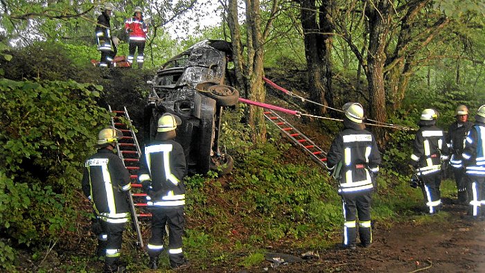 Feuerwehr übt bei Bundeswehr