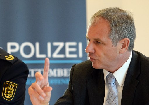 Der noch amtierende Innenminister Reinhold Gall lässt ausrichten, man halte am Tuttlinger Polizeichef fest. Foto: Seeger