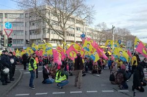 Der Kurdenmarsch ist am Montag in Stuttgart gestartet – auch hier gab es schon Zwischenfälle. Foto: dpa