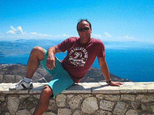Volker Schuler bei seinem Urlaub  auf Korfu. Foto: Schwarzwälder-Bote