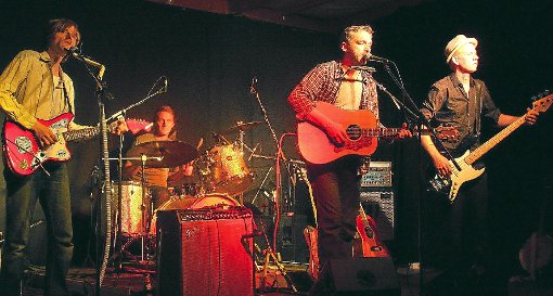 Liedersänger und Frontmann Nils Koppruch trat mit seiner Band Der Wald beim 23. Innenhof-Festival in Villingen auf. Foto: fn Foto: Schwarzwälder-Bote