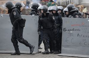 Spezialeinheiten der ukrainischen Polizei haben am frühen Samstagmorgen gewaltsam eine Demonstration für einen EU-Kurs des Landes aufgelöst und angeblich mindestens 35 Menschen festgenommen.  Foto: dpa