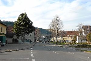 Beiderseits der Ortsdurchfahrt in Rohrdorf soll in diesem Bereich das Gebiet überplant werden.  Foto: Schweikardt Foto: Schwarzwälder-Bote