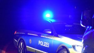 Autofahrer kracht zwischen Sulz und Oberndorf in Leitplanke