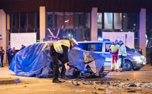 Nach dem Unfall eines Erlkönigs mit einem Polizeibus wird nun der BMW untersucht.  Foto: www.7aktuell.de | Oskar Eyb