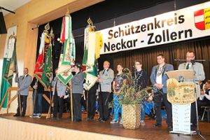 Der Fahneneinmarsch wird auch am Samstag in Nordstetten den Kreisschützentag Neckar-Zollern feierlich eröffnen.  Foto: Sannert Foto: Schwarzwälder-Bote
