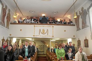 Der  Männergesangverein Pfeffingen  verschönert den Gottesdienst zum Patrozinium in Zimmern.  Foto: Wahl Foto: Schwarzwälder-Bote