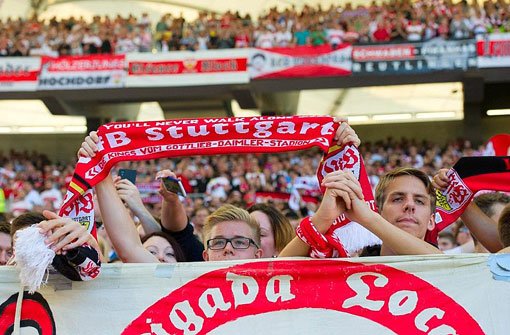 Auch die Partie VfB Stuttgart gegen Bayer Leverkusen fand nicht vor leeren Rängen statt. Die Fußball-Fans wussten sich trotz Bahnstreik zu helfen und fanden den Weg ins Stadion. Foto: dpa