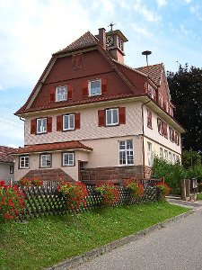 Im ehemaligen Rathaus von Agenbach werden zwölf Flüchtlinge untergebracht.  Foto: Schabert Foto: Schwarzwälder-Bote