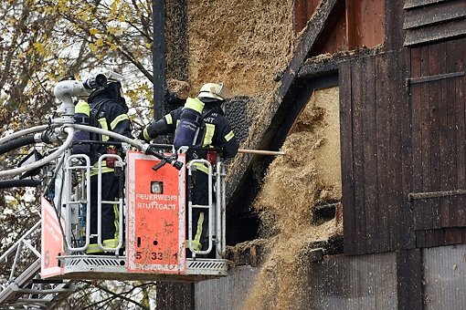 In einem Strohlagerturm des Meiereihofs der Uni Hohenheim ist am Donnerstag ein Feuer ausgebrochen. Foto: www.7aktuell.de | Oskar Eyb