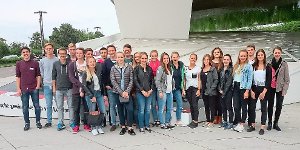 Die Klasse E3 des Wirtschaftsgymnasiums besichtigte das Porschewerk in Zuffenhausen. Foto: Schule Foto: Schwarzwälder-Bote