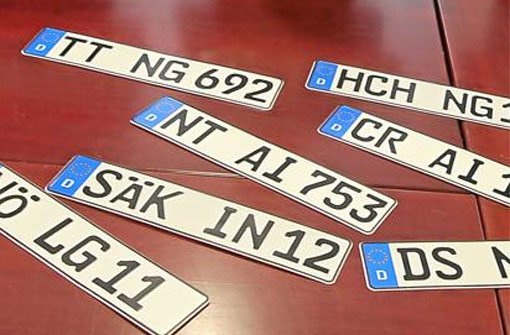 Sollen diese Altkennzeichen bald wieder an Autos zu sehen sein? Foto: Archiv