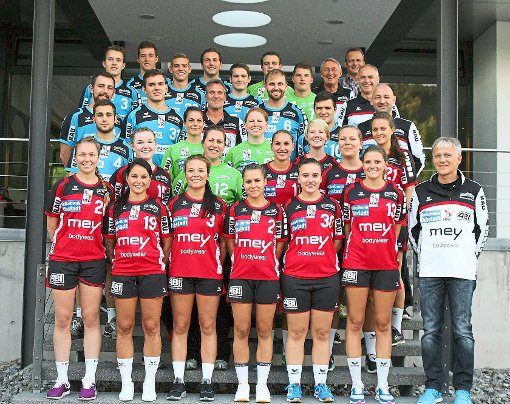 Freuen sich auf die bald beginnende Saison:  die Männer und Frauen der HSG Albstadt mit ihren Trainern. Foto: Kara Foto: Schwarzwälder-Bote