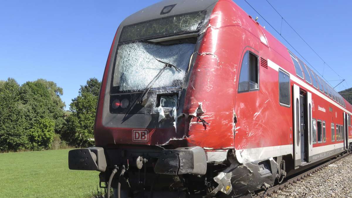 Tödlicher Unfall in Gutmadingen: Regio-Express rammt Lastwagen