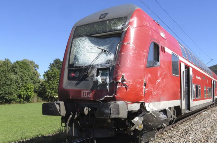 Tödlicher Unfall in Gutmadingen: Regio-Express rammt Lastwagen