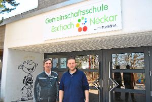 Marco Kirchner (rechts) aus Deißlingen-Lauffen ist neuer Hausmeister an der Gemeinschaftsschule Eschach-Neckar. Als Assistent steht ihm   Klaus Haller zur Seite. Foto: Bantle Foto: Schwarzwälder-Bote