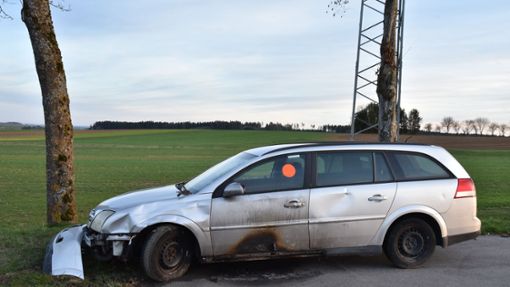 Abgestellt und angebrannt – ein  Auto im Lehen bei Waldmössingen. Foto: Wegner