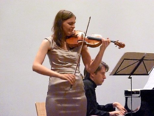 Franziska Hölscher (Violine) und Severin Eckardstein (Klavier) bei ihrem Konzert in Altensteig. Foto: Kosowska-Németh Foto: Schwarzwälder-Bote