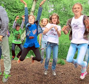 Die Schömberger Schüler und Lehrer haben den Ausflug an den Federsee genossen. Fotos: Schule Foto: Schwarzwälder-Bote