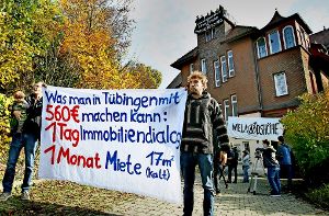 Die teuren Mieten in Tübingen seien unzumutbar,  prangern  die Besetzer der    Wielandshöhe an. Foto: Horst Haas