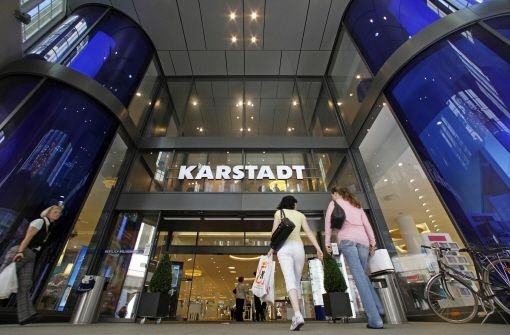 Die Rettung der insolventen Warenhauskette Karstadt steht auch nach dem Zuschlag für den Investor Berggruen auf wackeligen Beinen.  Foto: dpa