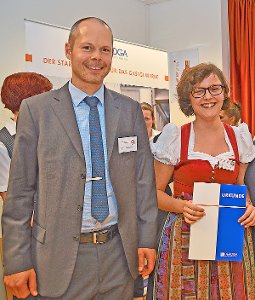 Juryvorsitzender Sorel Burkardt und Lena Wenz, Drittplatzierte bei den Jugendmeisterschaften Foto: Schwarzwälder-Bote
