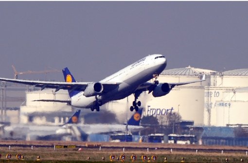 Ein Flugzeug startet am Frankfurter Flughafen (Archivbild). Foto: dpa