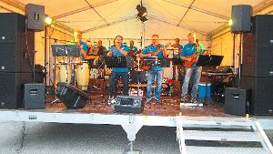 Das Repertoire der Musiker begeistert die Zuhörer auf dem Gelände der BayWa. Foto: Leinemann Foto: Schwarzwälder-Bote
