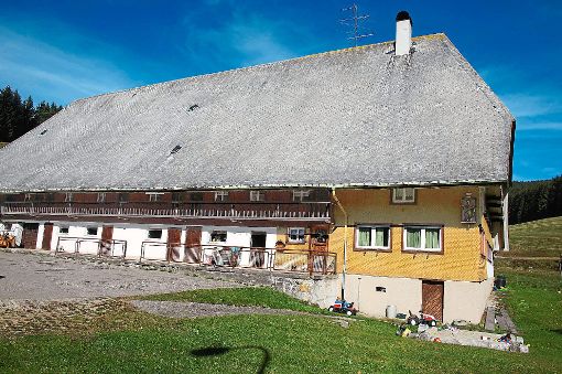 Die Tage des Hofbauernhofes in Schönenbach sind offensichtlich gezählt, auch das Denkmalamt hat keine Einwände gegen den geplanten Abriss.  Fotos: Heimpel Foto: Schwarzwälder-Bote