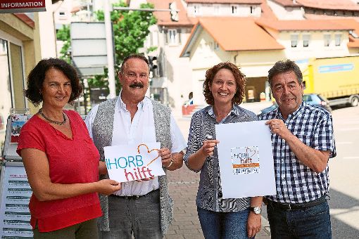 Doris Albrecht, Joachim Milles, Sabine Peter und Thomas Kreidler präsentieren das Projekt Horb hilft.  Foto: Lück