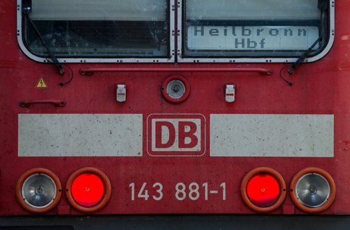 Von einem rangierenden Zug ist ein betrunkener 52-Jähriger am Mittwoch in Stuttgart schwerst verletzt worden. Foto: dpa/Symbolbild