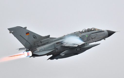 Kampfflugzeuge des Typs Tornado waren über der Region unterwegs. (Symbolfoto) Foto: dpa/Tittel