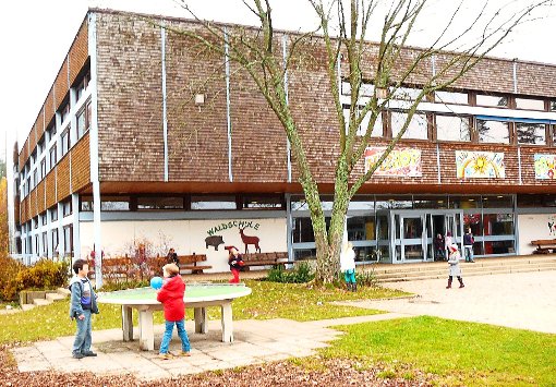 Überwiegend in den Räumlichkeiten der Neuweiler Waldschule wird das Pflegeseminar über die Bühne gehen. Foto: Schabert Foto: Schwarzwälder-Bote