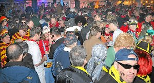 Tausende Menschen feiern bei der Freinacht in Schramberg - in diesem Jahr soll sie durchgehend stattfinden. Foto: Wegner