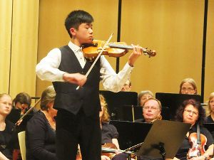 Ausnahmetalent: Simon Zhu ist eigens aus Berlin zum Konzert mit den Orchesterfreunden angereist. Foto: Brandner Foto: Schwarzwälder-Bote