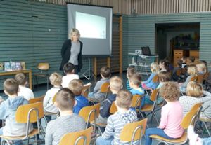 Barbara Rose hält in jeder Klassenstufe der Eichendorffschule eine Lesung. Foto: Schule Foto: Schwarzwälder-Bote