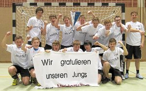 Die B-Jugend der HSG Neckartal bejubelt den Titel.  Foto: Hitzler